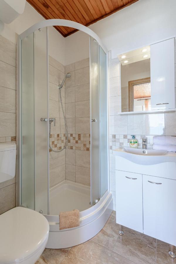 Rooms Sani Brela Bagian luar foto